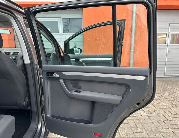 Volkswagen Touran MPV 1,6 l 77 kw