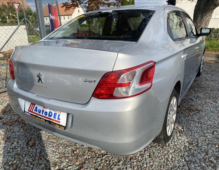 Peugeot 301 7