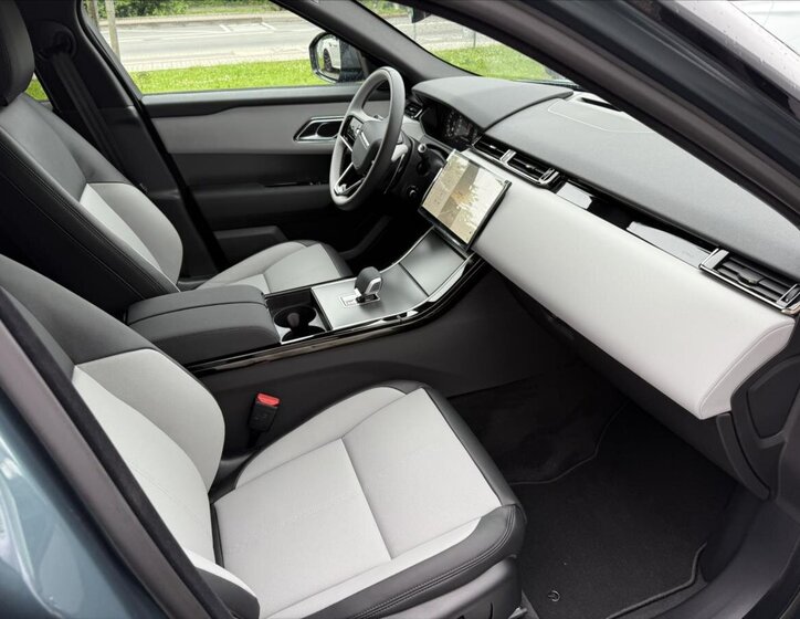Land Rover Range Rover Velar 14