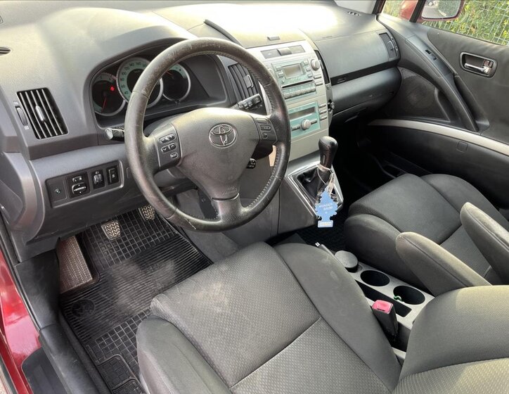 Toyota Corolla Verso 9