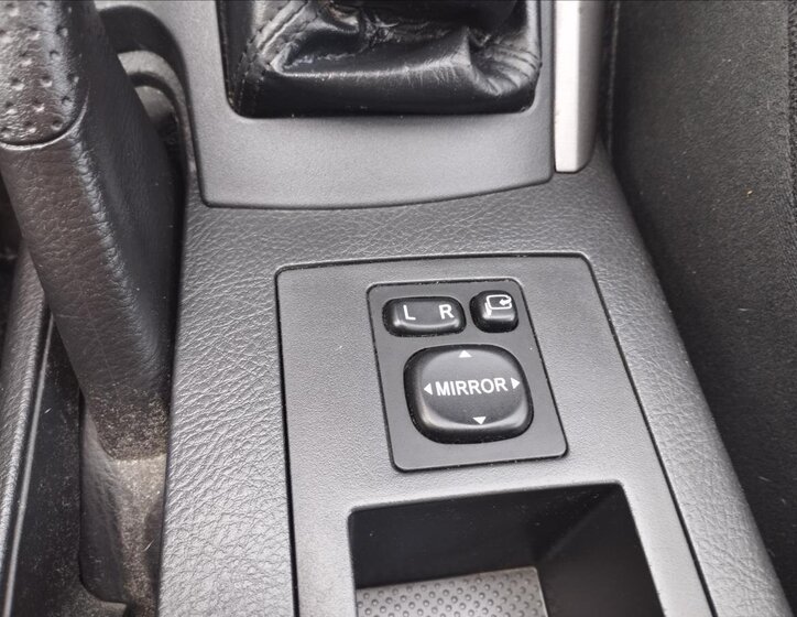 Toyota RAV4 SUV 2,2 l 100 kw