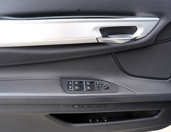BMW Řada 7 Sedan / Limuzína 3,0 l 180 kw