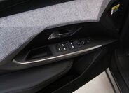 Peugeot 5008 SUV 1,2 l 100 kw