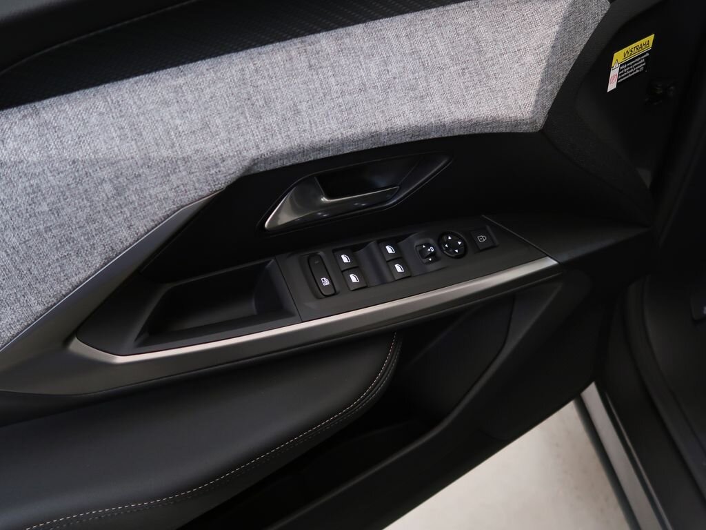 Peugeot 5008 SUV 1,2 l 100 kw