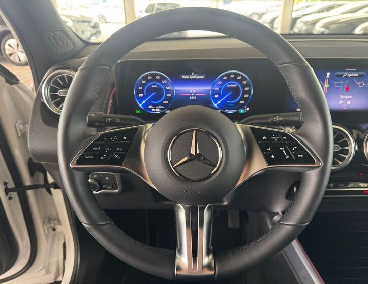 Mercedes-Benz EQB 18