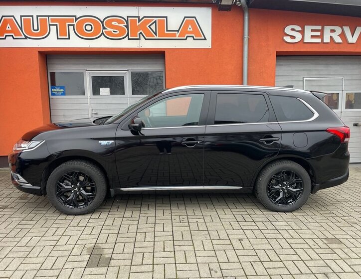 Mitsubishi Outlander 3