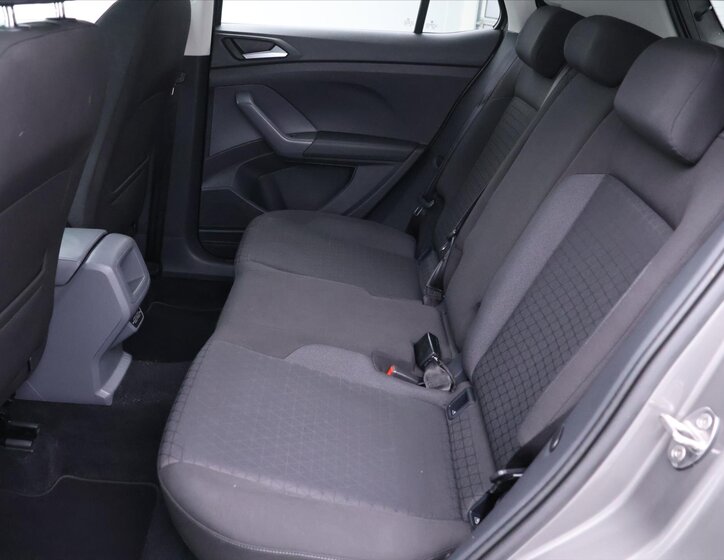 Volkswagen T-Cross 11