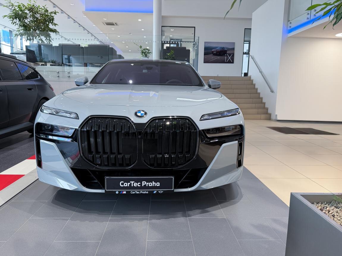 BMW Řada 7 Sedan 3,0 l 220 kw