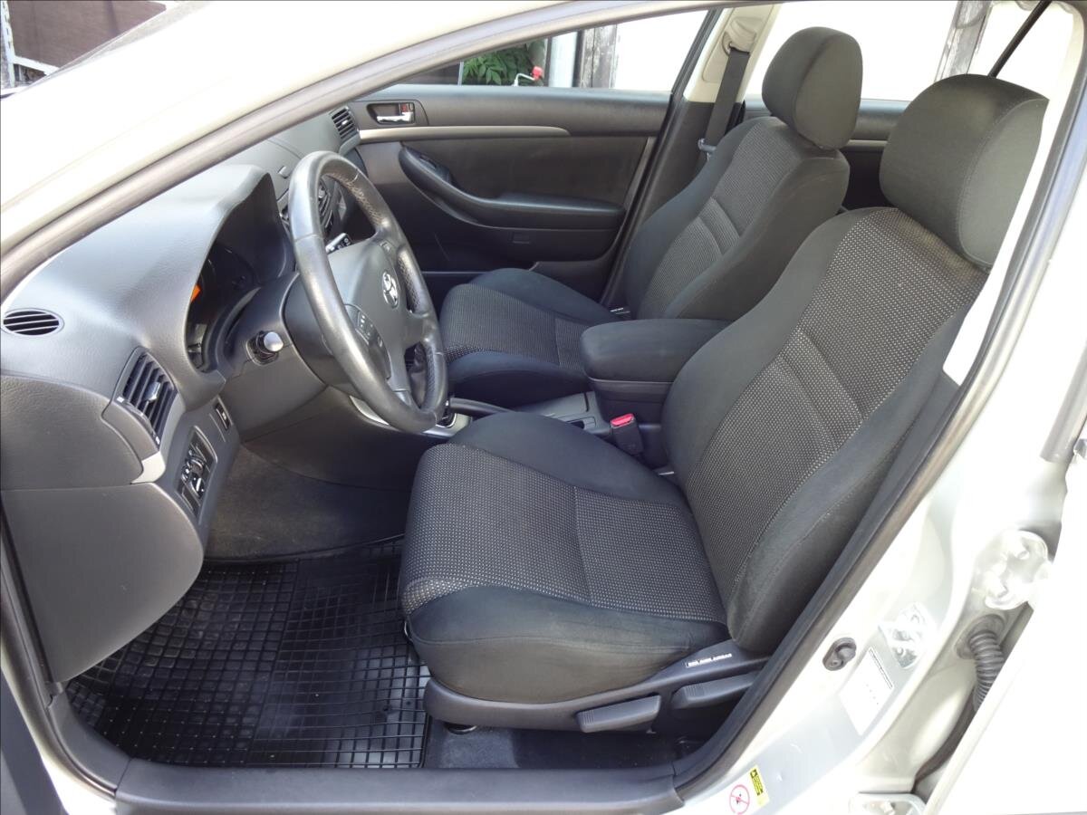 Toyota Avensis Kombi 2,0 l 93 kw