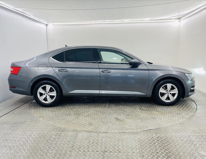 Škoda Superb Liftback 1,5 l 110 kw