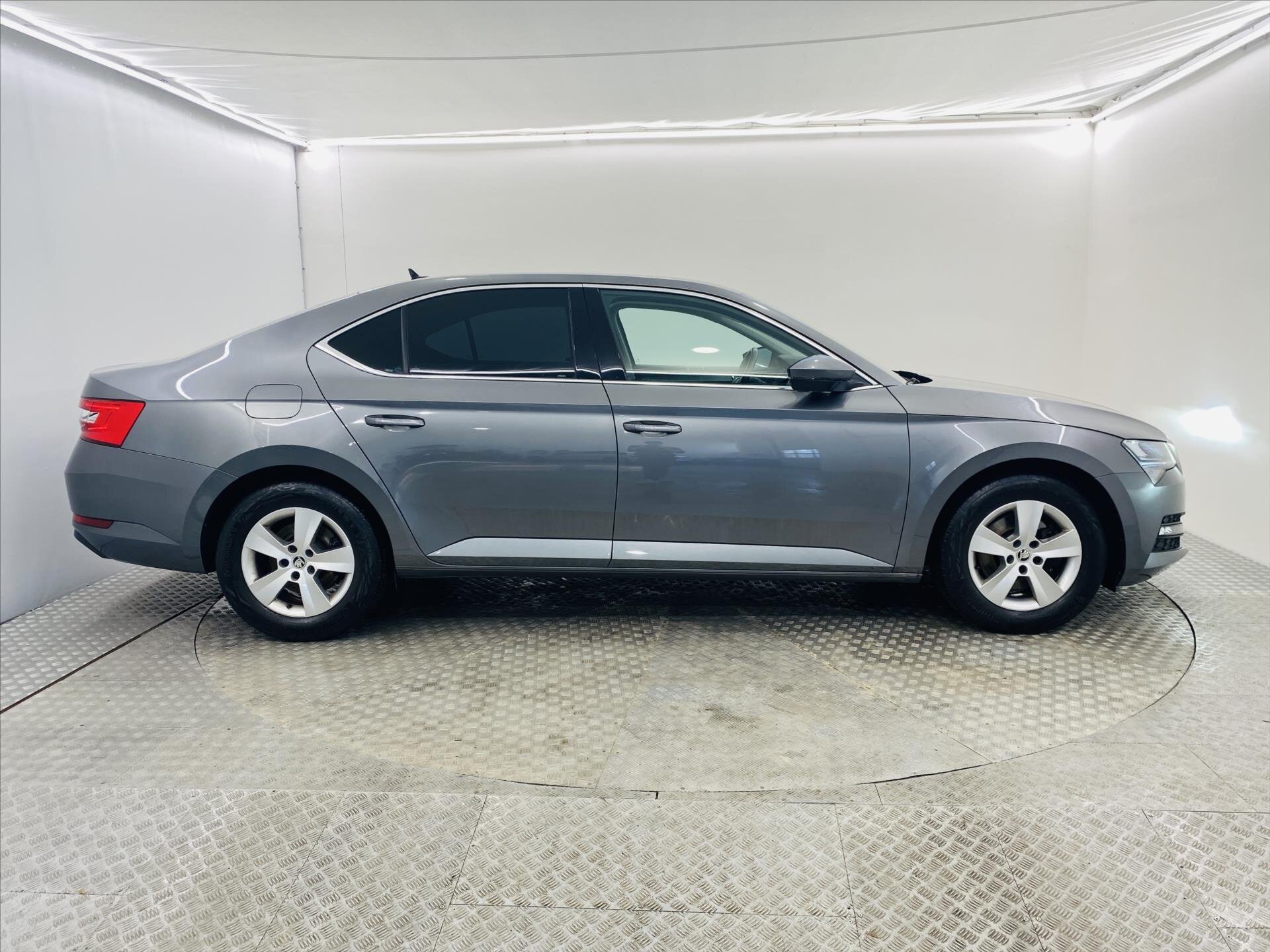 Škoda Superb Liftback 1,5 l 110 kw