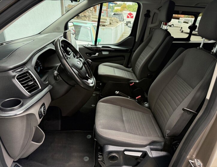 Ford Tourneo Custom MPV 2,0 l 96 kw
