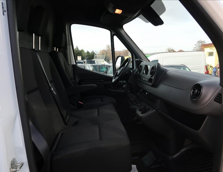 Mercedes-Benz Sprinter 13