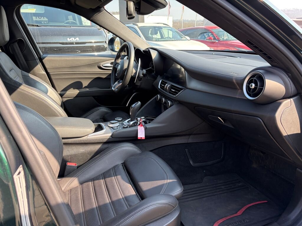 Alfa Romeo Giulia Sedan / Limuzína 2,0 l 206 kw