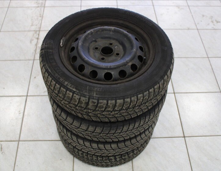 Toyota Yaris Hatchback 998,0 51 kw