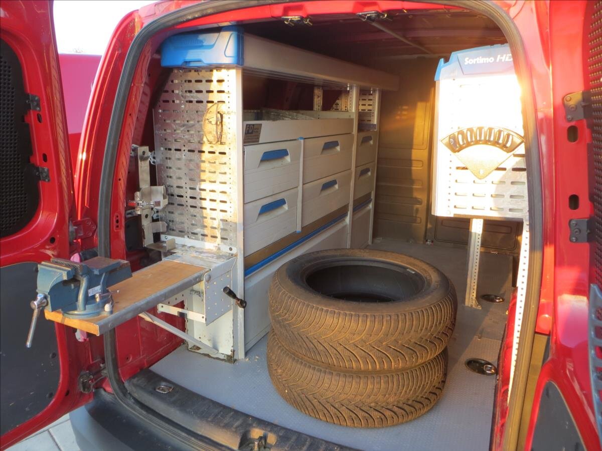 Volkswagen Caddy Skříň 1,4 l 81 kw