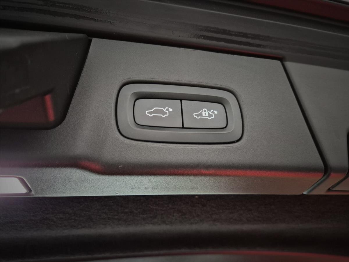 Volvo V90 Kombi 2,0 l 177 kw