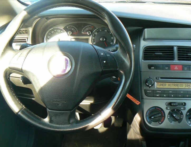 Fiat Linea Sedan / Limuzína 1,4 l 88 kw