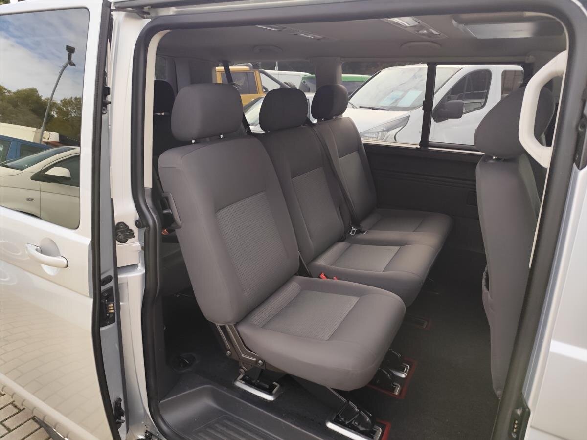 Volkswagen Caravelle Kombi 2,5 l 96 kw