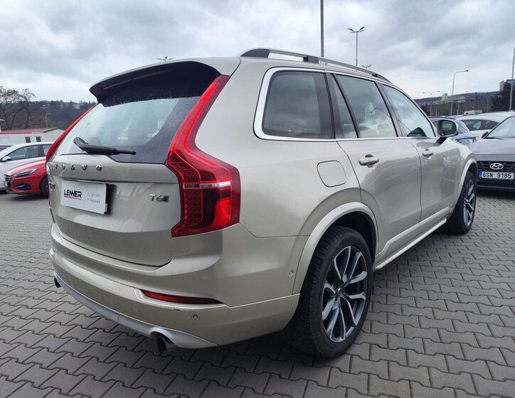 Volvo XC90 SUV / Terénní 2,0 l 235 kw