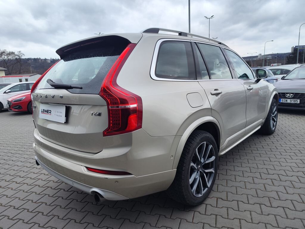 Volvo XC90 SUV / Terénní 2,0 l 235 kw