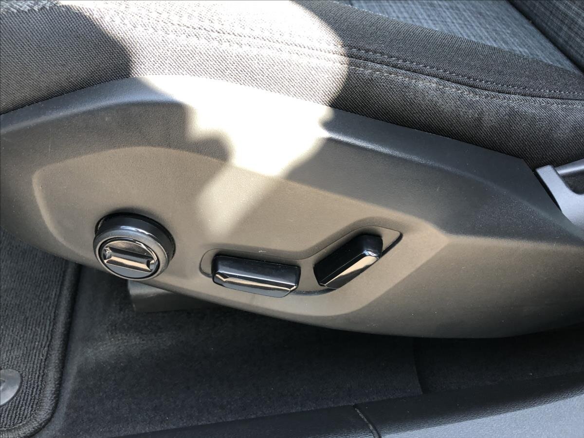 Volvo XC60 SUV / Terénní 2,0 l 145 kw