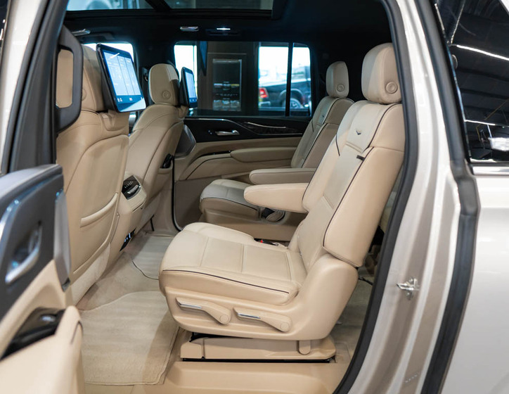 Cadillac Escalade 36