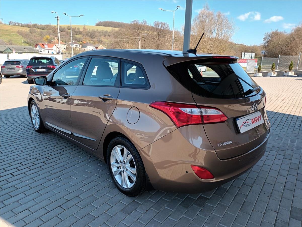 Hyundai i30 Kombi 1,6 l 99 kw