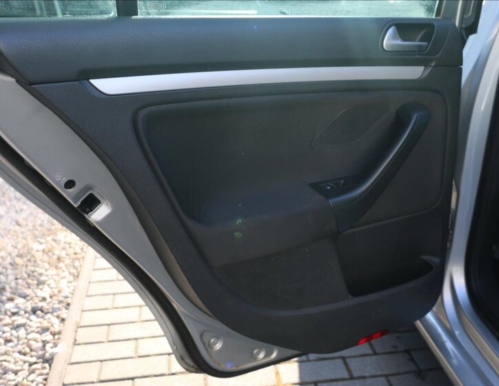 Volkswagen Golf Kombi 1,6 l 77 kw