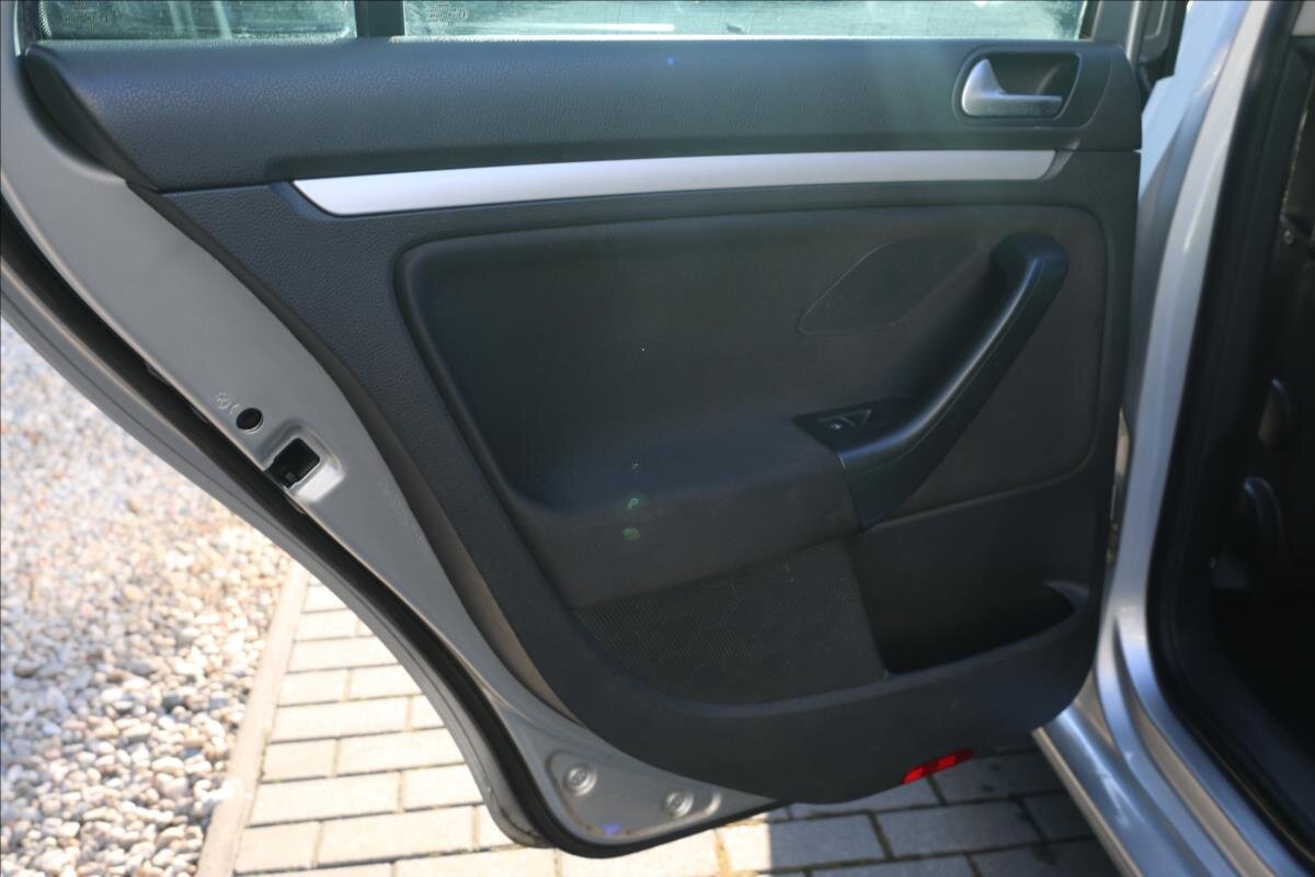 Volkswagen Golf Kombi 1,6 l 77 kw