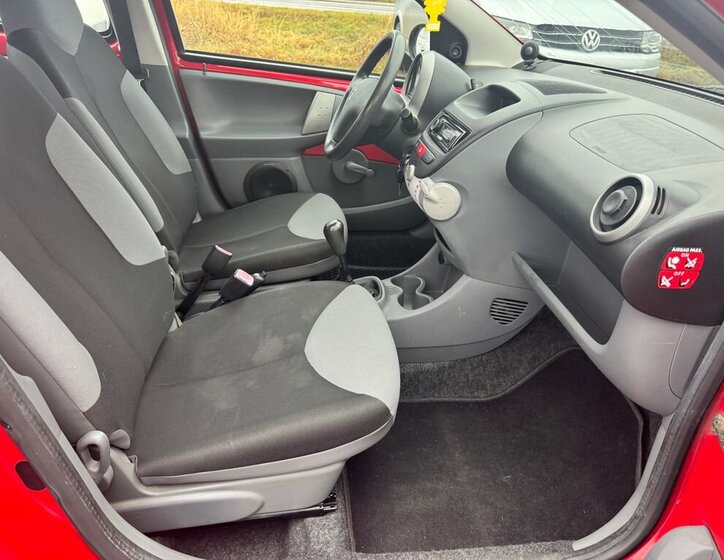 Peugeot 107 Hatchback 998,0 50 kw