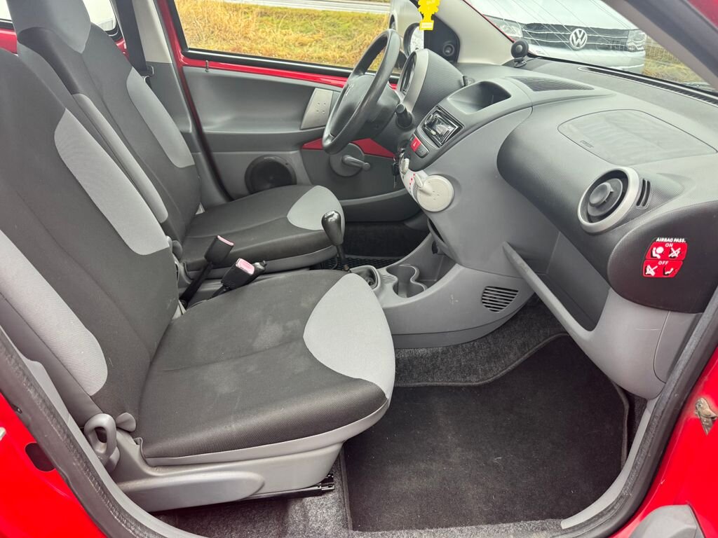 Peugeot 107 Hatchback 998,0 50 kw