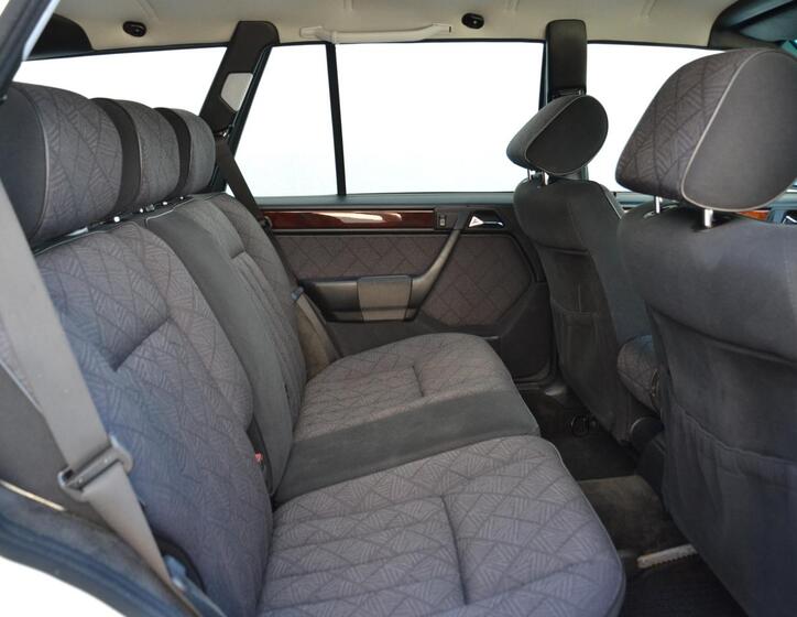 Mercedes-Benz 124 23