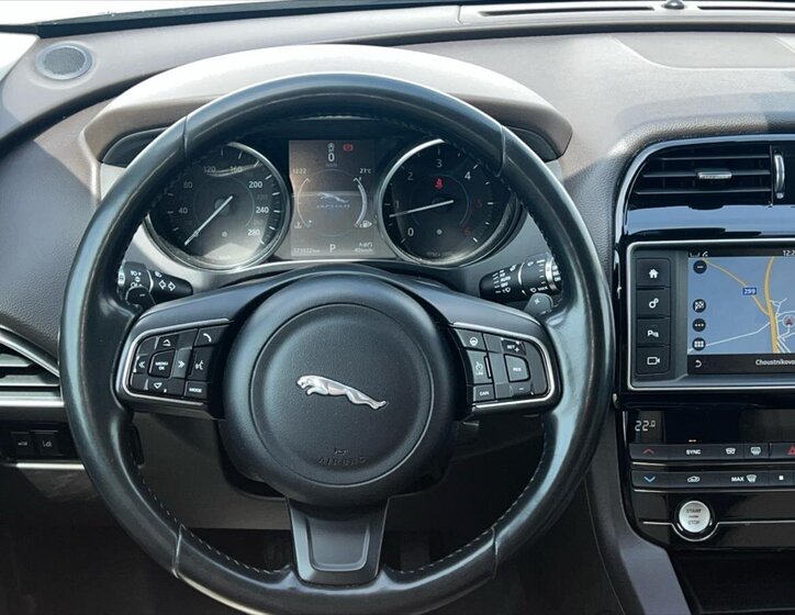 Jaguar F-Pace Kombi 2,0 l 132 kw
