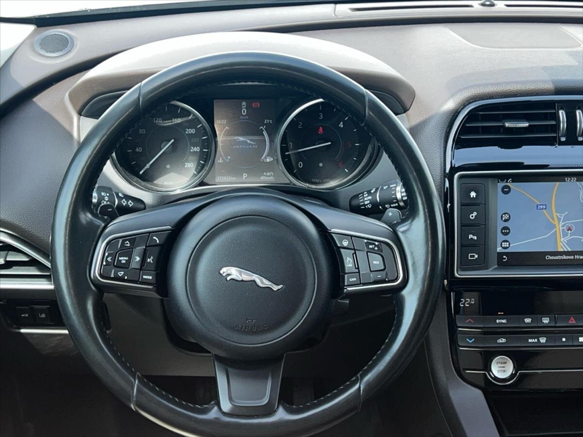 Jaguar F-Pace Kombi 2,0 l 132 kw