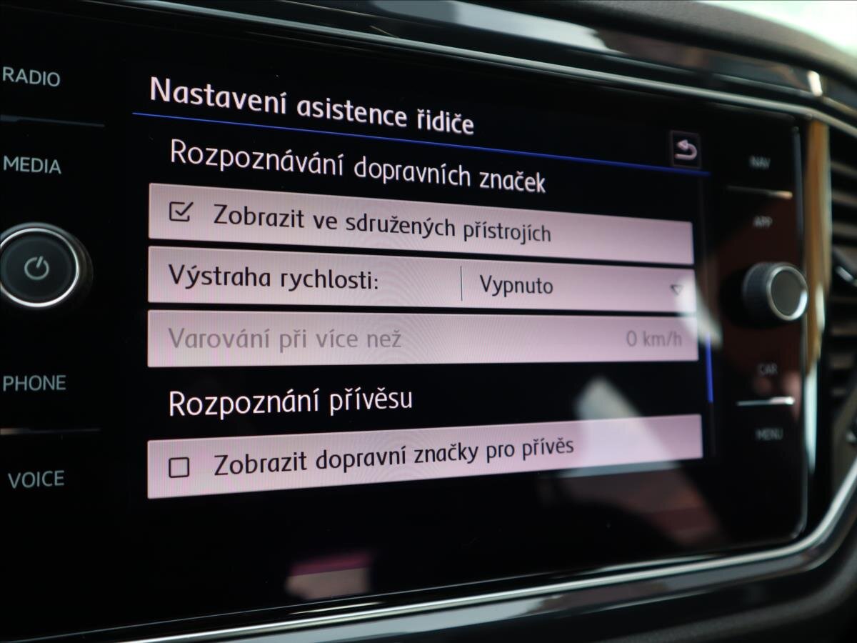 Volkswagen T-Roc CUV 1,5 l 110 kw