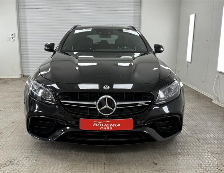 Mercedes-Benz Třídy E 8