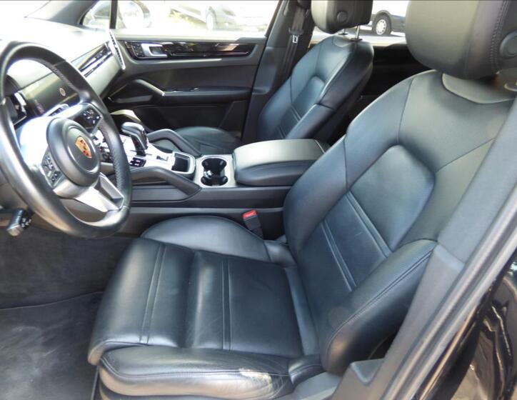 Porsche Cayenne 52