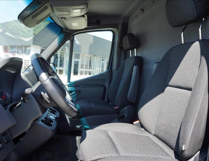 Mercedes-Benz Sprinter 11