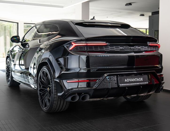 Lamborghini Urus 4