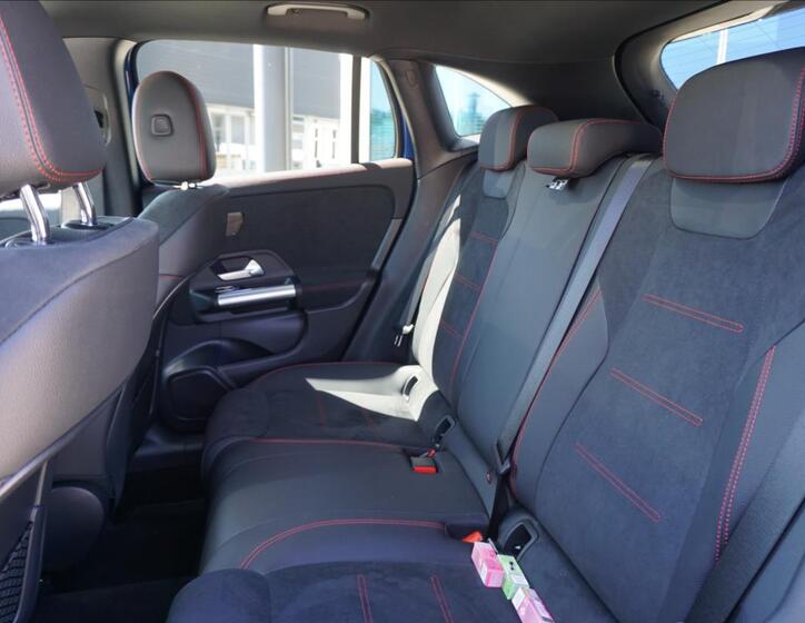 Mercedes-Benz GLA 10