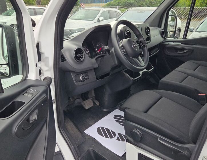 Mercedes-Benz Sprinter 9