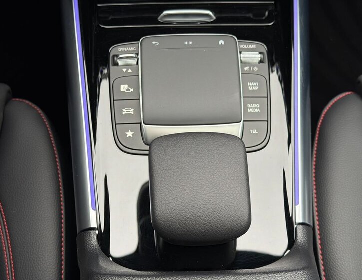 Mercedes-Benz GLA SUV / Terénní 1,3 l 160 kw