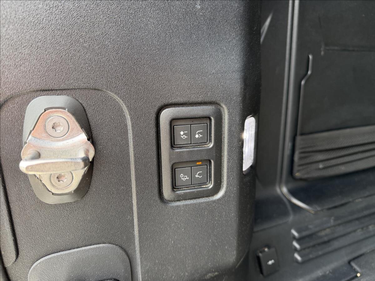 Land Rover Defender SUV / Terénní 3,0 l 221 kw