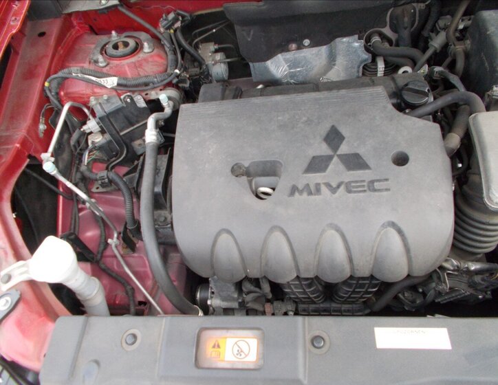 Mitsubishi Outlander SUV / Terénní 2,0 l 110 kw