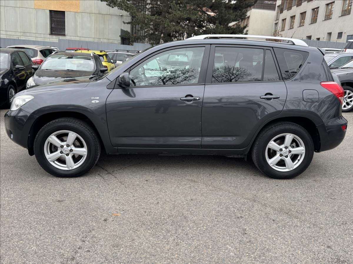 Toyota RAV4 SUV / Terénní 2,2 l 100 kw