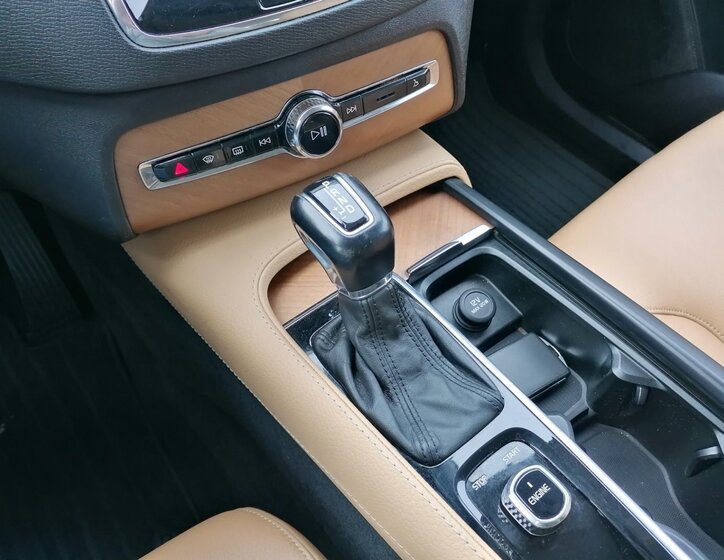 Volvo XC90 Kombi 2,0 l 165 kw