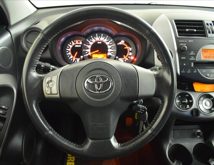 Toyota RAV4 SUV 2,0 l 112 kw