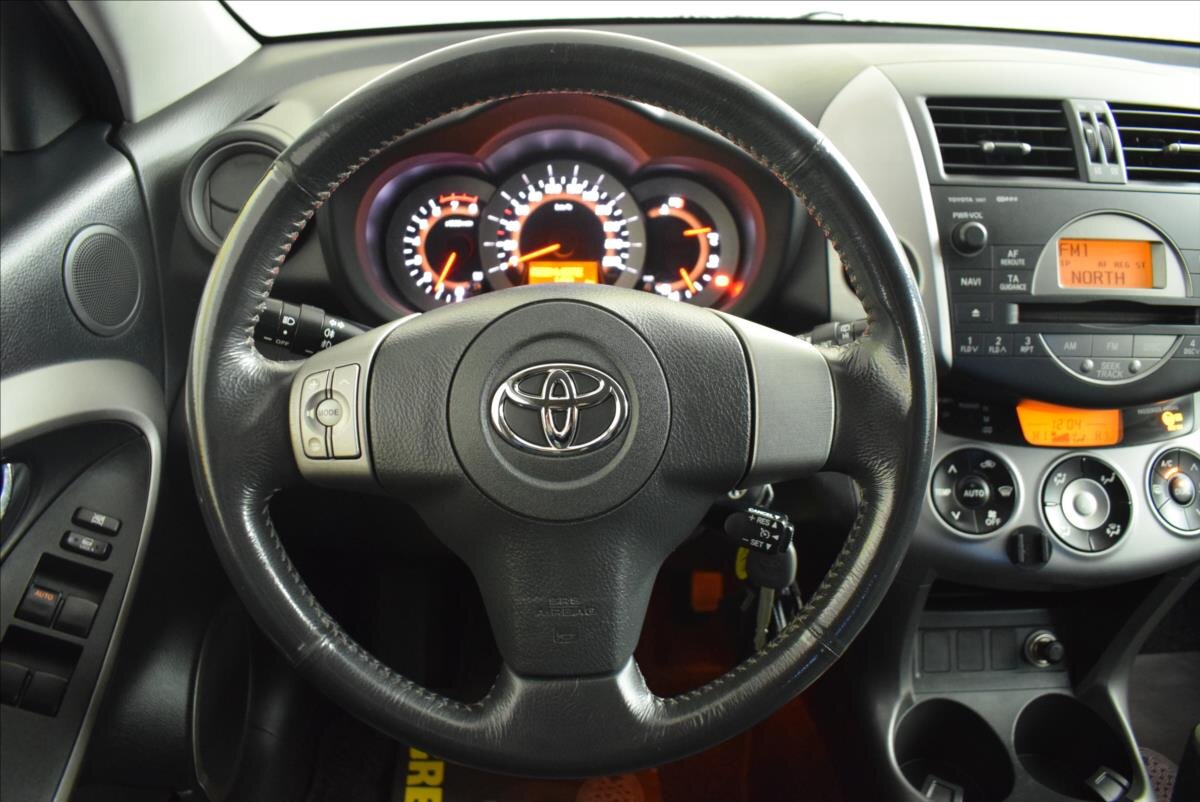 Toyota RAV4 SUV 2,0 l 112 kw