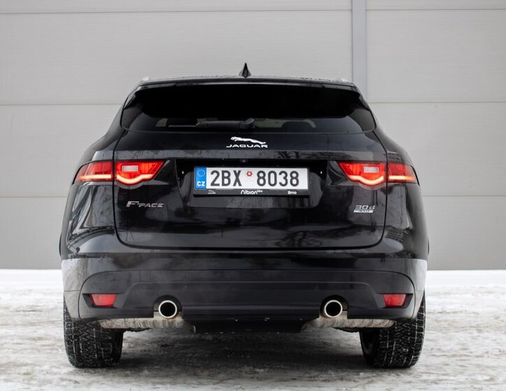 Jaguar F-Pace SUV 3,0 l 221 kw